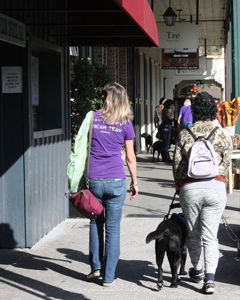 Jan and Lena scouting out restaurants